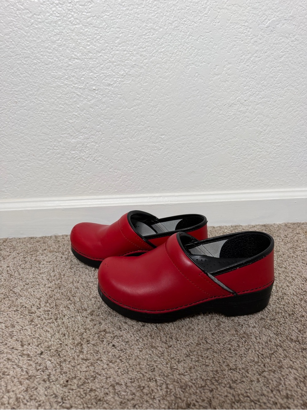 Dansko Professional Women's Clogs Red Leather 38